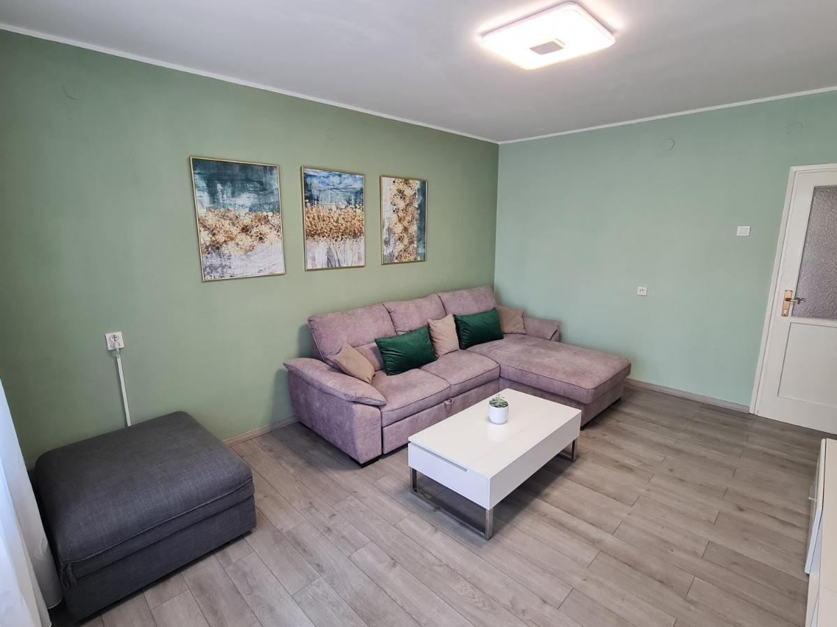 M & M Apartment 普拉 外观 照片